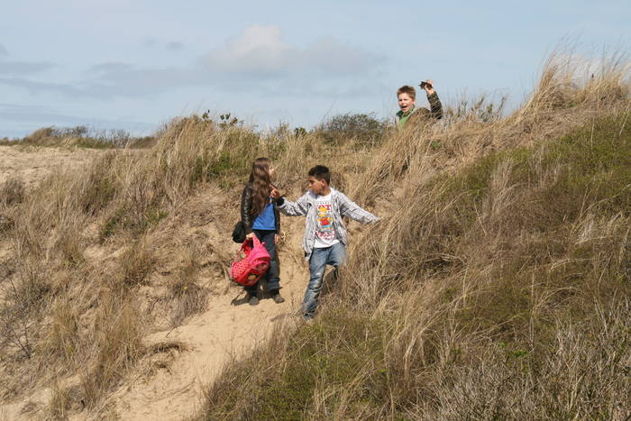 Outdoor, ontdekken, grenzen verleggen en elkaar helpen, enkele van de punten waar scouts gek op zijn. Met beide punten in het achterhoofd konden de meisjes en jongens van de Scouting Tono-groep zich uitleven tijdens de Duinenmars in Kijkduin.