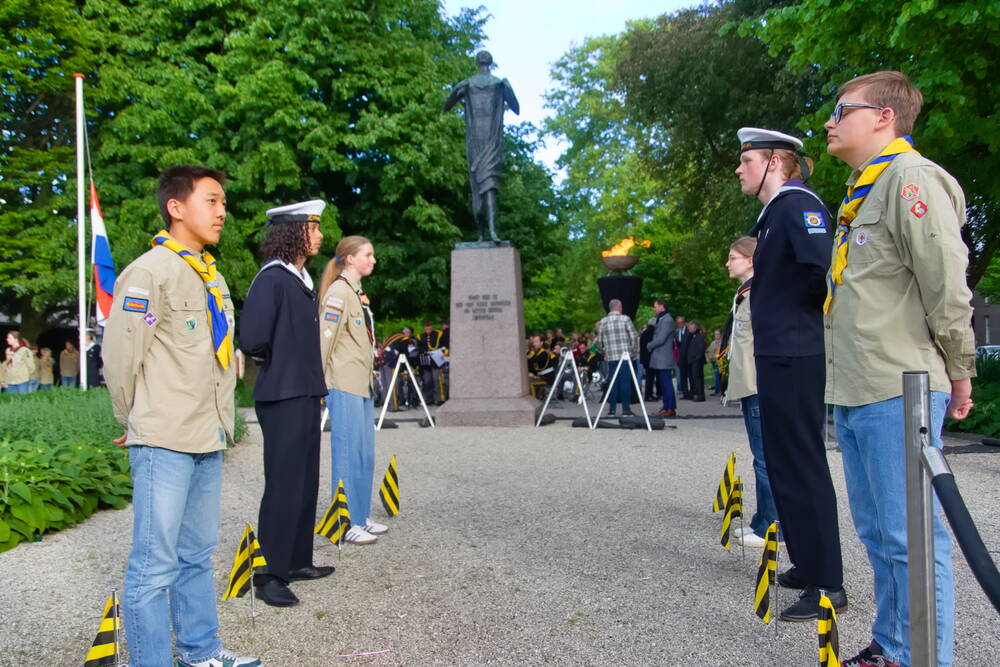 Scouting Aleida Schiedam ondersteunde bij de dodenherdenking op 4 mei